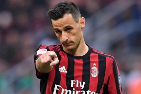 94年北京国安ac米兰-lol比赛直播