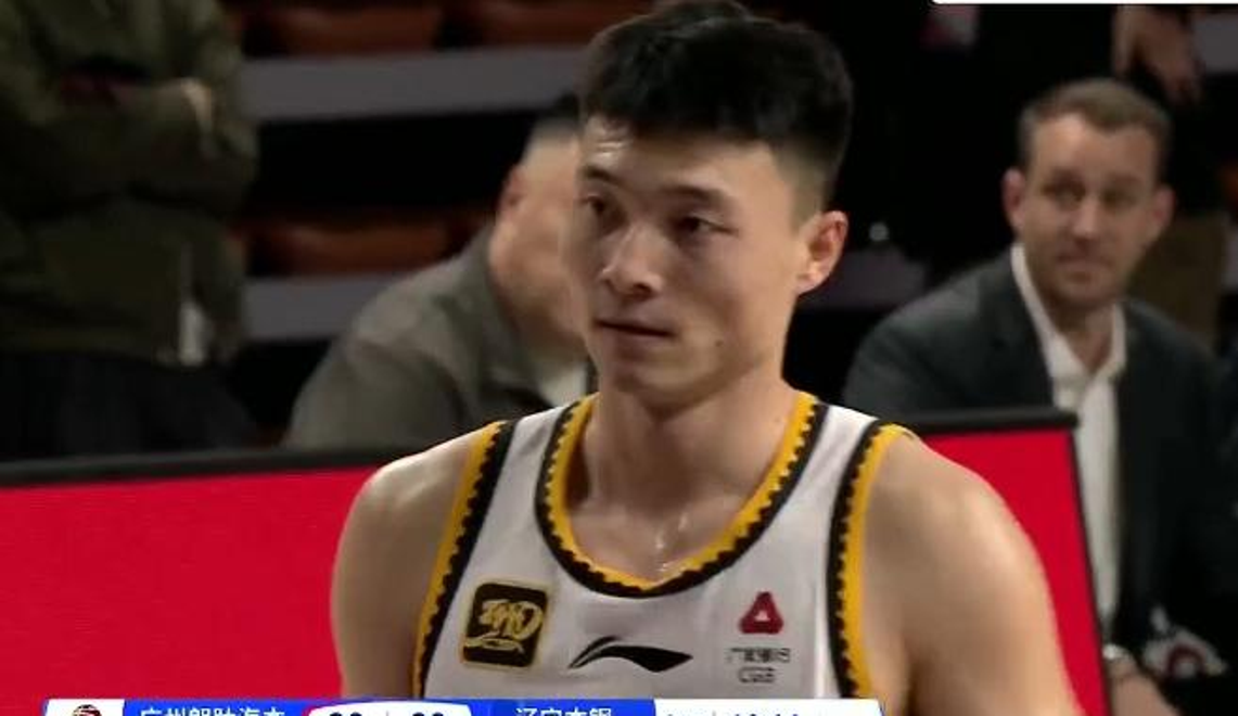 清晨突围战来临，广州队围绕CBA常规赛临场应变，震撼外界，训练强度明显提升的简单介绍